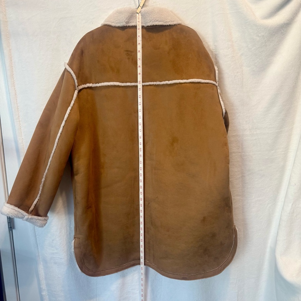 UGG Women's Brown Shearling Coat P to P 27 inches, and Length 37 Inch long - Picture 11 of 11